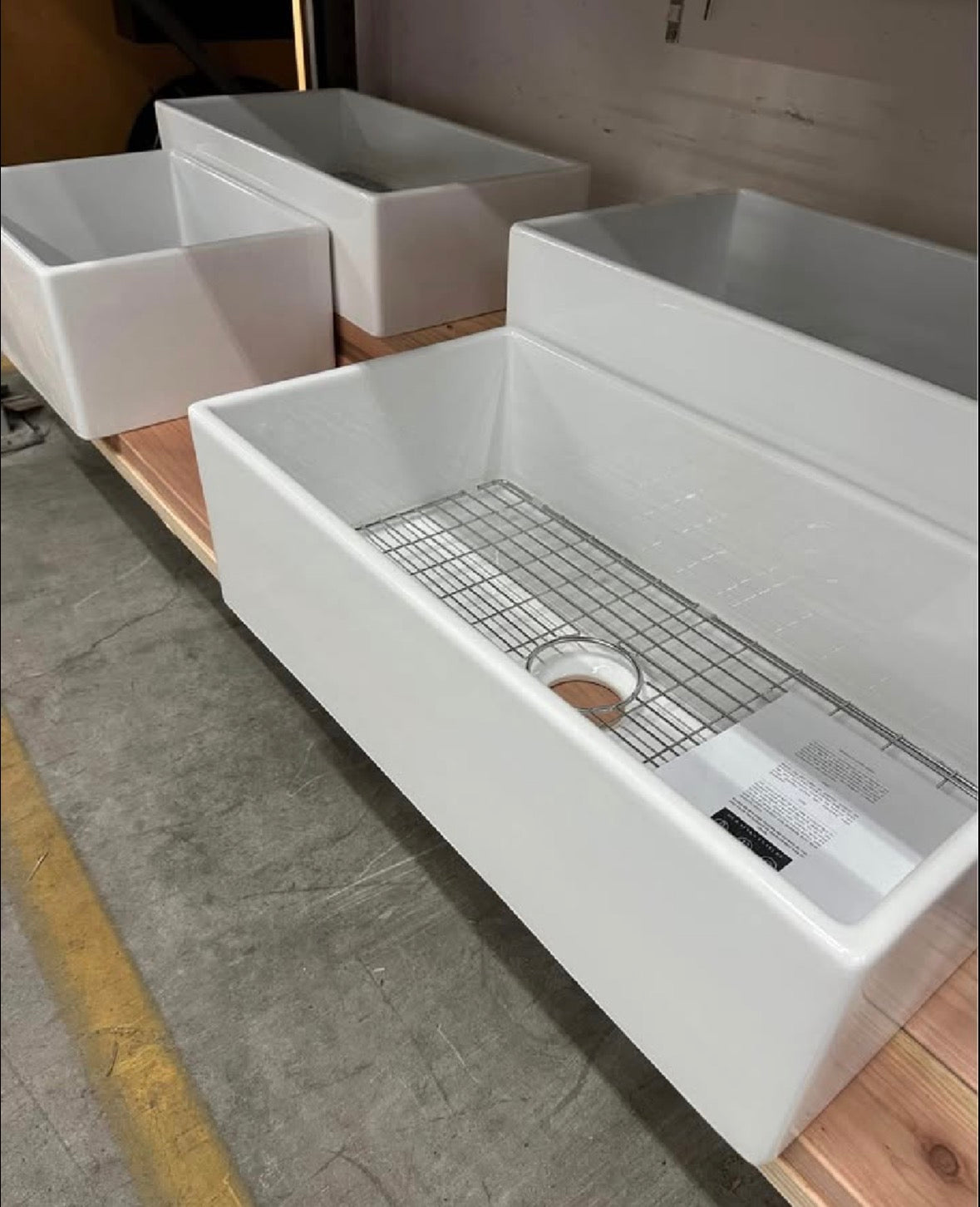 33x18x8.5 Fireclay Sink