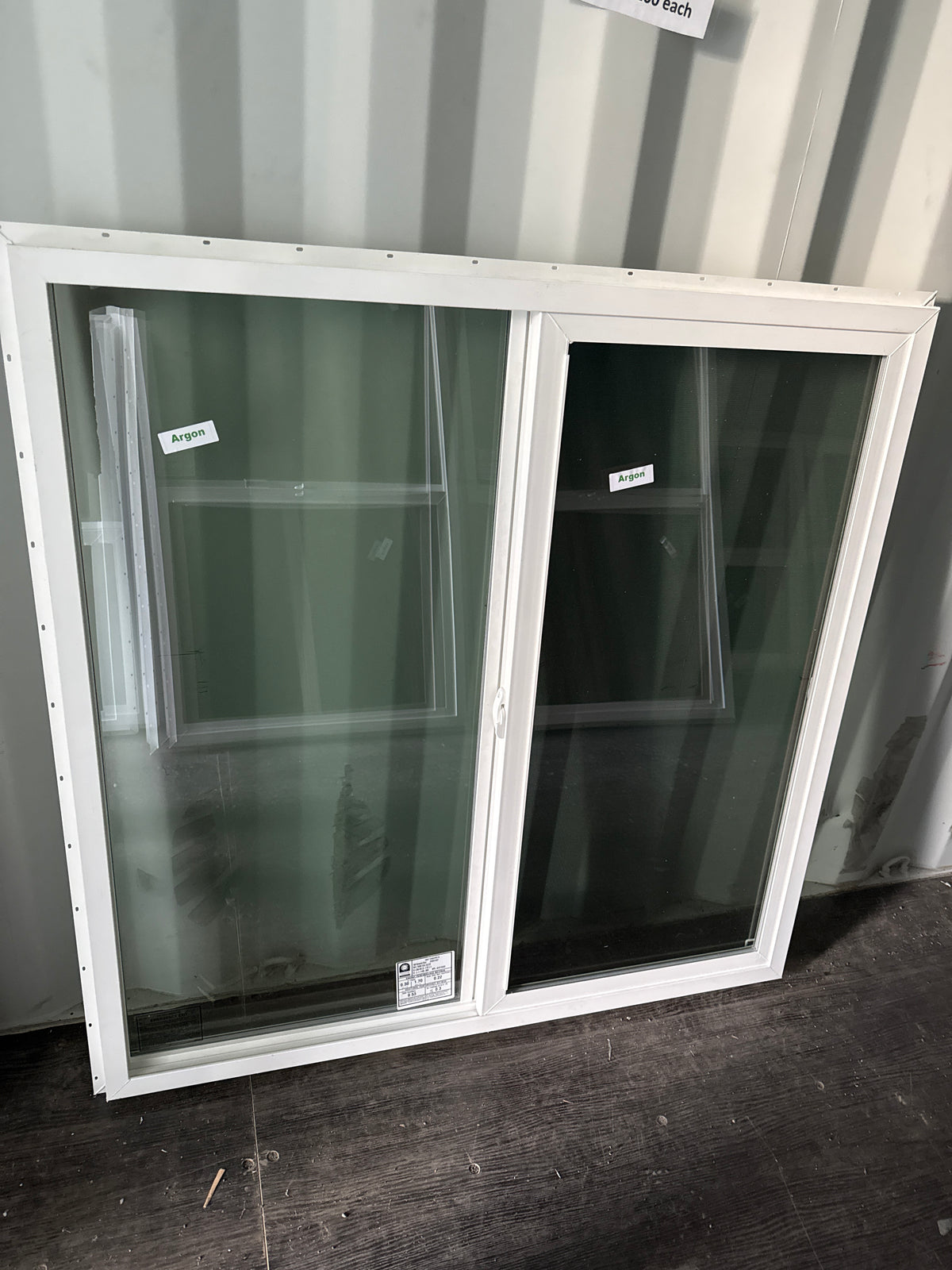 48x48 Window Slider V000674927