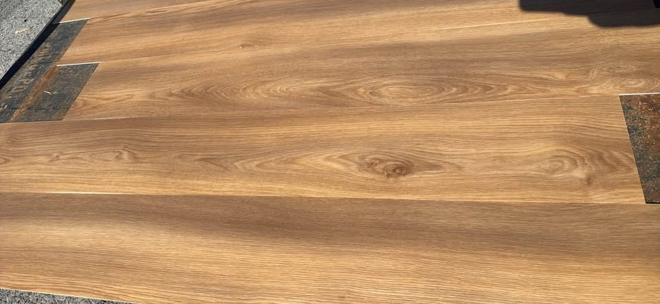 Essence Oak image 0